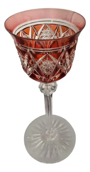 Foto de um(a) Taça em cristal vermelho lapidado 19cm, da categoria de Taças. Taça de Cristal Lapidado Estilo Val Saint Lambert Taça de Vinho Cristal Overlay Lapidado - Estilo Val Saint Lambert -... Mostrado de uma perspectiva diferente. Vendido no marketplace Trésors.