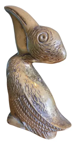 Foto de um(a) Pelicano Sereno: Escultura em Bronze com Bico Característico, da categoria de Escultura. Esta elegante escultura em bronze capta a essência da tranquilidade e da curiosidade do pelicano. Meticulosamente... Mostrado de uma perspectiva diferente. Vendido no marketplace Trésors.