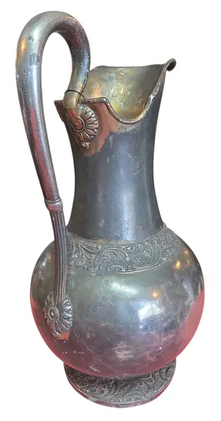 Foto de um(a) Rara Jarra em Estanho Século XIX - Decoração Europeia Antiga, da categoria de Jarros. Relíquia em Estanho do Século XIX Esta imponente jarra em estanho é um exemplar autêntico do século XIX, apresentando o... Mostrado de uma perspectiva diferente. Vendido no marketplace Trésors.