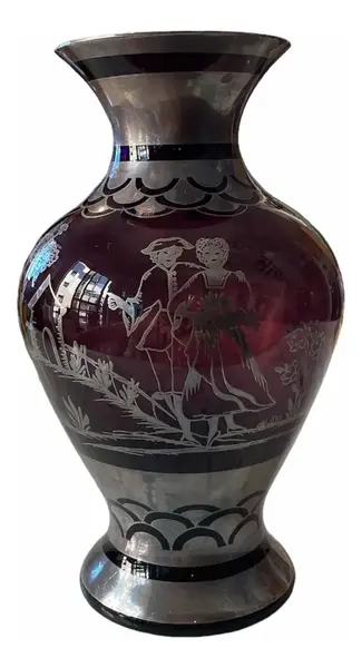 Foto de um(a) Antigo Vaso Artístico Cristal Tcheco Cenas Em Prata De Lei, da categoria de Vasos. Antiga e belíssimo vaso artístico em cristal Tcheco com prata de lei. A aplicação da prata é feita à mão de forma artística.... Vendido no marketplace Trésors.