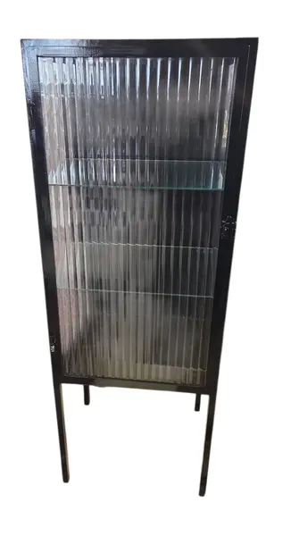 Foto de um(a) Farmacinha Vintage Black | Vidro Canelado, da categoria de Armários e Guarda Roupas. Eleve a organização do seu autocuidado com esta peça exclusiva. Com acabamento em preto fosco e o charmoso vidro frontal... Mostrado de uma perspectiva diferente. Vendido no marketplace Trésors.