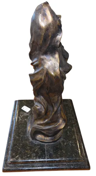 Foto de um(a) Escultura Cristina Loyola, da categoria de Escultura. Escultura Cristina Loyola Resina italiana. Mostrado de uma perspectiva diferente. Vendido no marketplace Trésors.