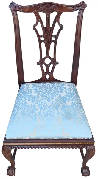 Foto de um(a) Cadeira Chippendale em Imbuia Maciça com Marchetaria e Assento Damasco Azul, da categoria de Outras cadeiras. Elegante cadeira de sala de jantar/reunião (cadeira de sem braços) confeccionada em imbuia maciça. A peça equilibra... Mostrado de uma perspectiva diferente. Vendido no marketplace Trésors.