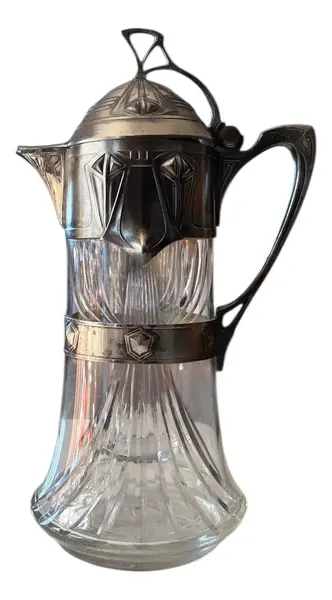 Foto de um(a) Antiga Jarra Refresqueira Claret Jug Cristal Wmf Art Deco, da categoria de Garrafas, potes e jarros. ~ Württembergische Metallwarenfabrik (WMF) ~Renomada manufatura alemã fundada em 1853. Antiga e imponente jarra refresqueira... Vendido no marketplace Trésors.