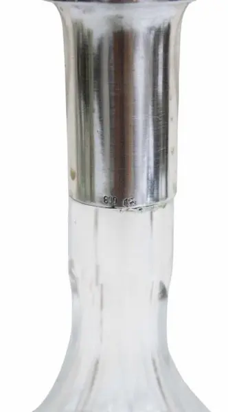 Foto de um(a) Garrafa Licoreira em cristal, da categoria de Garrafas, potes e jarros. Delicada licoreira de cristal translúcido, ricamente lapidado. Gargalo em prata de lei contrastado 800. Perdeu-se a tampa,... Mostrado de uma perspectiva diferente. Vendido no marketplace Trésors.