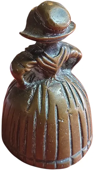 Foto de um(a) Sino de Mesa Antigo em Bronze – Figura Feminina, da categoria de Outros colecionáveis. Excelente estado vintage, apresentando o desgaste natural da pátina que atesta sua antiguidade, sem marcas de restauro ou... Mostrado de uma perspectiva diferente. Vendido no marketplace Trésors.
