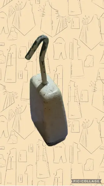 Foto de um(a) LOTE RARO - 3 Pesos Antigos para Balança Comercial, da categoria de Outros colecionáveis. Estou disponibilizando para venda um conjunto raro de três (3) pesos/contrapesos antigos e robustos. Estas não são peças... Mostrado de uma perspectiva diferente. Vendido no marketplace Trésors.