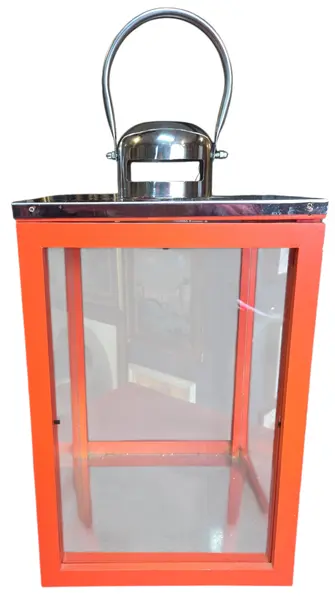 Foto de um(a) Lanterna Decorativa Porta-Velas em Madeira Laranja e Aço Inox, da categoria de Sinalizadores. Adicione um toque de sofisticação e cor ao seu ambiente com esta belíssima Lanterna Decorativa. Unindo a robustez da madeira... Mostrado de uma perspectiva diferente. Vendido no marketplace Trésors.