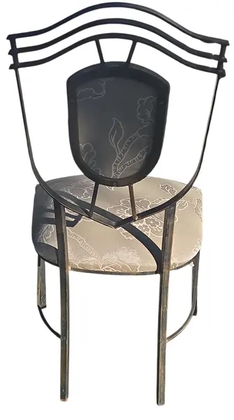 Foto de um(a) Cadeira de Ferro Decorativa com Encosto e Assento Estofado Floral, da categoria de Outras cadeiras. Sofisticada cadeira decorativa que une a robustez do metal com a delicadeza de um design clássico e imponente. Uma peça... Mostrado de uma perspectiva diferente. Vendido no marketplace Trésors.