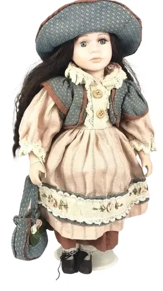 Foto de um(a) Boneca em biscuit, da categoria de Bonecas. BONECA BISCUIT COM VESTIDO EM POLICROMIA, INCLUINDO CHAPÉU E SAPATOS. ACOMPANHA UMA BOLSA E UM APOIO. EM BOM ESTADO DE... Vendido no marketplace Trésors.