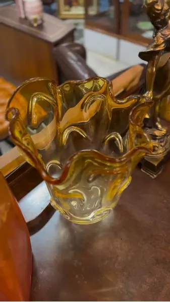 Foto de um(a) Vaso em Murano com 37cm de altura, da categoria de Vasos. Magnífico vaso em Murano, com 37cm de altura, em perfeito estado de conservação! Uma verdadeira obra de arte!. Mostrado de uma perspectiva diferente. Vendido no marketplace Trésors.