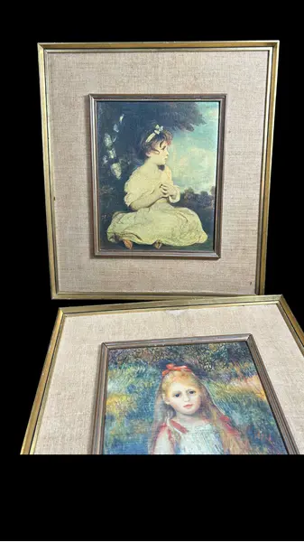 Foto de um(a) Par de Quadros Vintage Renoir e Reynolds, da categoria de Molduras para quadros. Par de quadros vintage, um a reprodução impressão em tela de “Menina com as Espigas”, também conhecida como “Menina com... Mostrado de uma perspectiva diferente. Vendido no marketplace Trésors.