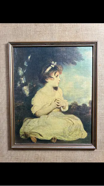 Foto de um(a) Par de Quadros Vintage Renoir e Reynolds, da categoria de Molduras para quadros. Par de quadros vintage, um a reprodução impressão em tela de “Menina com as Espigas”, também conhecida como “Menina com... Mostrado de uma perspectiva diferente. Vendido no marketplace Trésors.