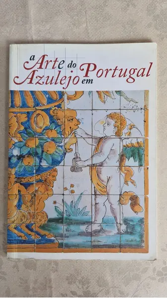 Foto de um(a) Raro trio de livros especiais, da categoria de Livros. Rara coleção de três livros sendo: Art Nouveau: 54 pranchas a cores - Este livro publicado em 1985 é um recurso ilustrado... Mostrado de uma perspectiva diferente. Vendido no marketplace Trésors.