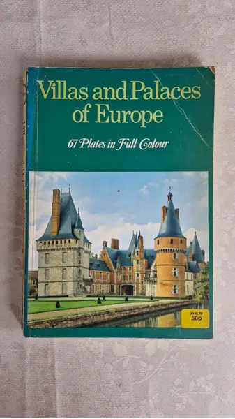 Foto de um(a) Raro trio de livros especiais, da categoria de Livros. Rara coleção de três livros sendo: Art Nouveau: 54 pranchas a cores - Este livro publicado em 1985 é um recurso ilustrado... Mostrado de uma perspectiva diferente. Vendido no marketplace Trésors.