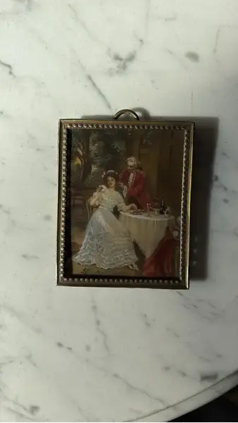 Foto de um(a) Antigo Raro Portrait Quadrinho Camafeu Italiano Pintado Mão, da categoria de Pinturas. Antigo portrait camafeu ricamente pintado à mão. Reparem nos detalhes da pintura, muita riqueza de detalhes. Moldura em... Mostrado de uma perspectiva diferente. Vendido no marketplace Trésors.