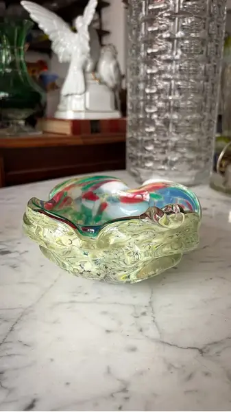 Foto de um(a) Antigo Cinzeiro Bowl Decorativo Em Murano Italiano Cactus, da categoria de Cinzeiros. Antigo e imponente cinzeiro artístico em Murano italiano feito à mão. Também pode ser usado para charuto. Lindo formato e... Mostrado de uma perspectiva diferente. Vendido no marketplace Trésors.