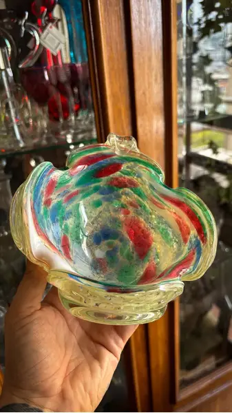 Foto de um(a) Antigo Cinzeiro Bowl Decorativo Em Murano Italiano Cactus, da categoria de Cinzeiros. Antigo e imponente cinzeiro artístico em Murano italiano feito à mão. Também pode ser usado para charuto. Lindo formato e... Mostrado de uma perspectiva diferente. Vendido no marketplace Trésors.