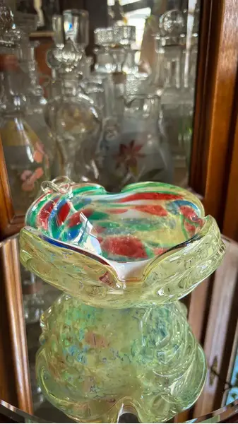 Foto de um(a) Antigo Cinzeiro Bowl Decorativo Em Murano Italiano Cactus, da categoria de Cinzeiros. Antigo e imponente cinzeiro artístico em Murano italiano feito à mão. Também pode ser usado para charuto. Lindo formato e... Mostrado de uma perspectiva diferente. Vendido no marketplace Trésors.