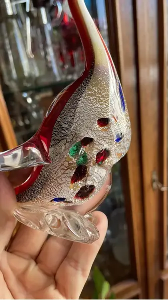 Foto de um(a) Antiga Escultura De Pato Murano Italiano Archimede Seguso, da categoria de Escultura. Antiga e belíssima escultura de pato em Murano italiano feito à mão, com pó de prata em sua composição. Design Archimede... Mostrado de uma perspectiva diferente. Vendido no marketplace Trésors.