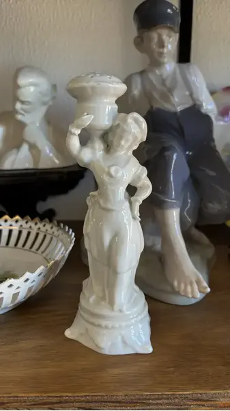 Foto de um(a) Antigo Raro Paliteiro Vitoriano Em Porcelana Vieux Paris, da categoria de Paliteiros. Antigo e raro paliteiro Vitoriano em porcelana francesa Vieux Paris. Peça grande para um paliteiro. Original do final do... Mostrado de uma perspectiva diferente. Vendido no marketplace Trésors.