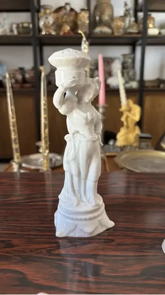Foto de um(a) Antigo Raro Paliteiro Vitoriano Em Porcelana Vieux Paris, da categoria de Paliteiros. Antigo e raro paliteiro Vitoriano em porcelana francesa Vieux Paris. Peça grande para um paliteiro. Original do final do... Mostrado de uma perspectiva diferente. Vendido no marketplace Trésors.