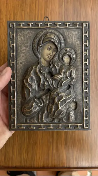 Foto de um(a) Arte Sacra Antigo E Raro Ícone Turco Perpétuo Socorro, da categoria de Objetos religiosos e espirituais. Antigo e raro ícone turco de Nossa Senhora do Perpétuo Socorro. Peça artística, e toda original, ricamente feita à mão em... Mostrado de uma perspectiva diferente. Vendido no marketplace Trésors.