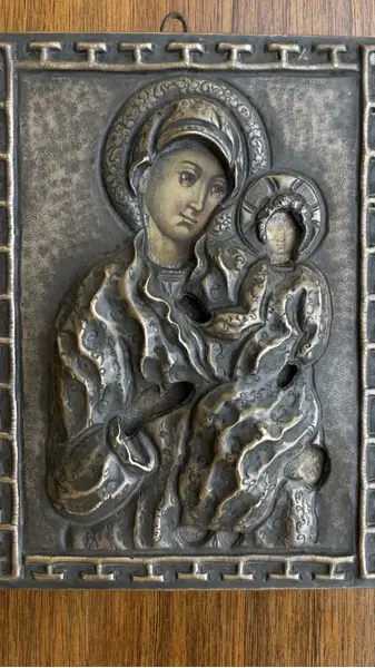 Foto de um(a) Arte Sacra Antigo E Raro Ícone Turco Perpétuo Socorro, da categoria de Objetos religiosos e espirituais. Antigo e raro ícone turco de Nossa Senhora do Perpétuo Socorro. Peça artística, e toda original, ricamente feita à mão em... Mostrado de uma perspectiva diferente. Vendido no marketplace Trésors.