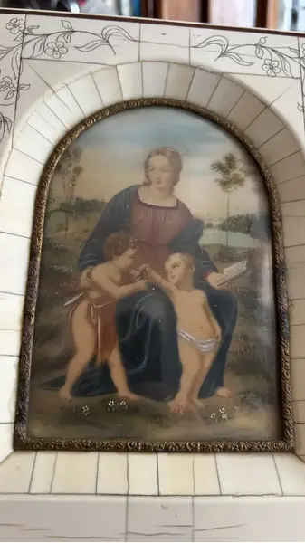 Foto de um(a) Antigo Raro Portrait Quadrinho Italiano Camafeu Vitoriano, da categoria de Pinturas. Antigo e raro portrait, quadrinho camafeu ricamente pintado à mão em folha de marfim. Peça italiana, toda original do início... Mostrado de uma perspectiva diferente. Vendido no marketplace Trésors.