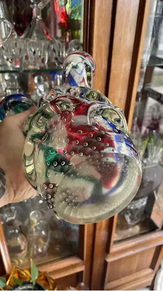 Foto de um(a) Antigo Diferente Vaso Jarro Art Deco Cactus Murano Italiano, da categoria de Vasos. Antigo e diferente vaso artístico em murano italiano colorido. Todo feito à mão, técnica de trabalho (bullicante) com bolhas... Mostrado de uma perspectiva diferente. Vendido no marketplace Trésors.