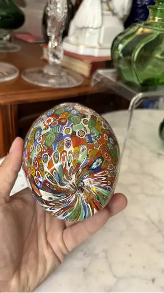 Foto de um(a) Antigo Raro Vaso Em Murano Italiano Ouro Millefiori Original, da categoria de Vasos. ~ Millefiori ~ Murano italiano, significa “mil flores” Belíssimo vaso artístico em Murano com ouro, ricamente feito à mão... Mostrado de uma perspectiva diferente. Vendido no marketplace Trésors.
