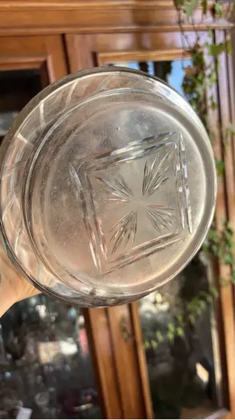Foto de um(a) Antiga Jarra Refresqueira Claret Jug Cristal Wmf Art Deco, da categoria de Garrafas, potes e jarros. ~ Württembergische Metallwarenfabrik (WMF) ~Renomada manufatura alemã fundada em 1853. Antiga e imponente jarra refresqueira... Mostrado de uma perspectiva diferente. Vendido no marketplace Trésors.