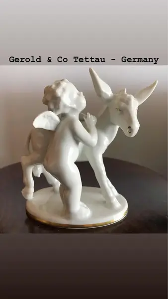 Foto de um(a) Antigo Bloco Escultórico Anjo Porcelana Alemã Gerold Bavaria, da categoria de Escultura. Gerold & Co Tettau, Bavaria - Germany. Antigo e delicado bloco escultórico representando anjo com burrico, feito à mão em... Mostrado de uma perspectiva diferente. Vendido no marketplace Trésors.