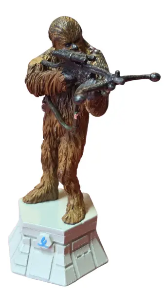 Foto de um(a) Estátua Chewbacca Star Wars - Peça de Xadrez Colecionável (Bispo Branco) - Pintado à Mão, da categoria de Figuras de ação. Leve para sua coleção um dos personagens mais icônicos da saga Star Wars: o lendário Wookiee, Chewbacca. Esta peça não é... Vendido no marketplace Trésors.
