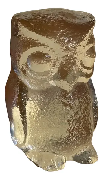 Foto de um(a) Antiga Pequena Escultura De Coleção Coruja Cristal Austríaco, da categoria de Modelos e estatuetas. Antiga e pequena escultura artística de coleção em cristal austríaco com selo original da manufatura.Medidas 8x6cm. Vendido no marketplace Trésors.