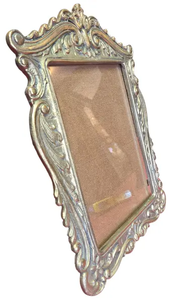 Foto de um(a) Porta Retrato Ornamentado em Bronze - Vertical, da categoria de Porta retratos. Belíssimo porta-retrato vertical confeccionado em bronze de alta qualidade. Esta peça apresenta um trabalho de fundição... Vendido no marketplace Trésors.