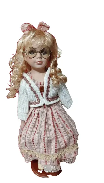 Foto de um(a) Boneca de Porcelana com Suporte e Embalagem Original, Década de 1990, da categoria de Bonecas. Boneca de porcelana com suporte e embalagem original, década de 1990 parte do corpo com enchimento, como no padrão. Cabelos... Vendido no marketplace Trésors.