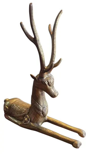 Foto de um(a) Cervo Majestoso em Bronze, da categoria de Escultura. Esta escultura captura a essência da vida selvagem com um realismo impressionante. Fundida em bronze de alta qualidade, a... Mostrado de uma perspectiva diferente. Vendido no marketplace Trésors.