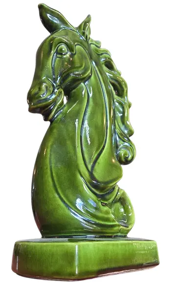 Foto de um(a) Escultura Contemporânea de Cavalo em Porcelana, da categoria de Escultura. Uma interpretação moderna que explora o contraste entre a força do animal e a fragilidade da cerâmica fina. Esta escultura... Mostrado de uma perspectiva diferente. Vendido no marketplace Trésors.