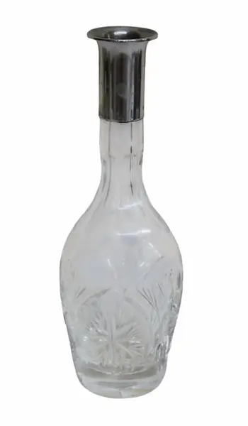 Foto de um(a) Garrafa Licoreira em cristal, da categoria de Garrafas, potes e jarros. Delicada licoreira de cristal translúcido, ricamente lapidado. Gargalo em prata de lei contrastado 800. Perdeu-se a tampa,... Vendido no marketplace Trésors.