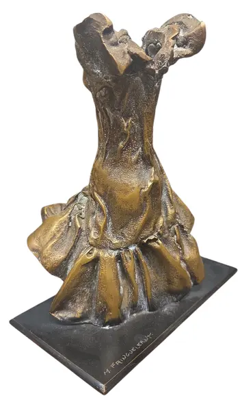 Foto de um(a) Escultura em Bronze Mauro Fainguelernt – Assinada, da categoria de Escultura. Magnífica escultura do artista plástico Mauro Fainguelernt. A obra apresenta a estética característica do autor: formas... Mostrado de uma perspectiva diferente. Vendido no marketplace Trésors.