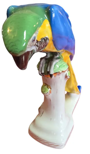 Foto de um(a) Escultura Arara Azul em Porcelana Fina – Pintada à Mão, da categoria de Objetos decorativos. Belíssima escultura em porcelana de alta qualidade, representando a majestosa Arara-Azul com detalhes realistas. Peça com... Mostrado de uma perspectiva diferente. Vendido no marketplace Trésors.