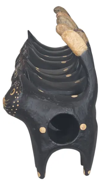 Foto de um(a) Jogo de Porta-Guardanapos "Gatos Pretos" - 08 Peças em Madeira Pintada, da categoria de Anel para guardanapo. Adicione um toque de personalidade e descontração à sua mesa com este exclusivo conjunto de porta-guardanapos em formato de... Mostrado de uma perspectiva diferente. Vendido no marketplace Trésors.