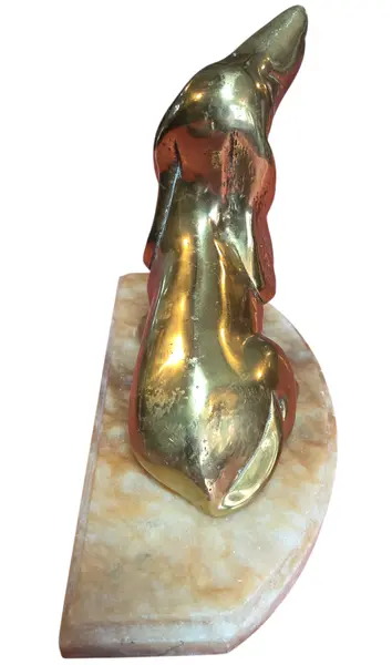 Foto de um(a) Antiga Escultura Cachorro em Bronze e Mármore, da categoria de Escultura. Distinta estatueta colecionável que representa, de forma estilizada e elegante, a silhueta de um cão da raça Dachshund. Esta... Mostrado de uma perspectiva diferente. Vendido no marketplace Trésors.