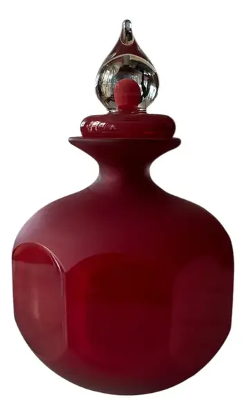 Foto de um(a) Antigo Perfumeiro Art Deco Cristal Murano Italiano Vermelho, da categoria de Perfumeiros. ~ Italy Glass ~Antigo e grande perfumejro decorativo em cristal de Murano italiano vermelho rubi, lapidação manual. Tampa no... Vendido no marketplace Trésors.