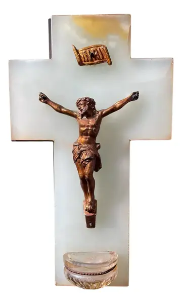 Foto de um(a) Antigo Crucifixo Cristo Em Bronze Francês Pia Batismal Ônix, da categoria de Objetos religiosos e espirituais. Antigo e raro crucifixo com recipiente para água benta, chamado antigamente de benteiro ou pia batismal. Peça francesa em... Vendido no marketplace Trésors.