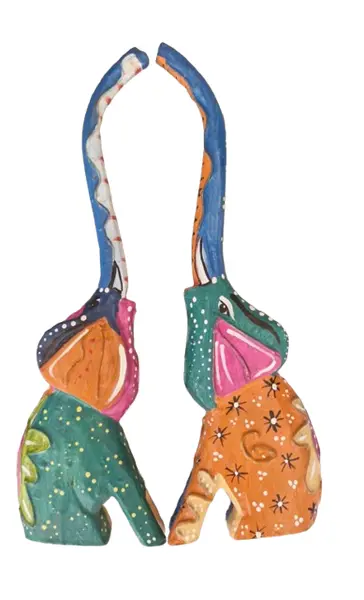 Foto de um(a) Par de elefantes em madeira pintados à mão, da categoria de Outros objetos decorativos. Par de esculturas decorativas de elefantes, esculpidas em madeira e pintadas á mão com um estilo vibrante e folclórico. As... Vendido no marketplace Trésors.
