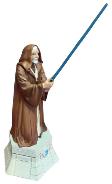 Foto de um(a) Estátua Obi-Wan Kenobi (Old Ben) Star Wars - Peça de Xadrez Colecionável (Cavaleiro Branco) - Pintado à Mão, da categoria de Figuras de ação. Adicione a sabedoria do lendário "Old Ben" à sua coleção com esta figura detalhada de Obi-Wan Kenobi. Esta peça faz parte da... Mostrado de uma perspectiva diferente. Vendido no marketplace Trésors.