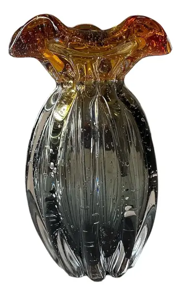 Foto de um(a) Antigo Vaso Jarro Art Deco Murano Italy Glass Âmbar, da categoria de Vasos. ~ Italy Glass ~Antigo vaso em Murano na cor grafite com âmbar. Essa combinação de cores foi um grande acerto! Corpo gomado... Vendido no marketplace Trésors.