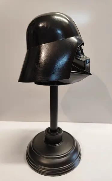 Foto de um(a) Escultura Darth Vader, Star Wars, Disney, da categoria de Modelos e estatuetas. Escultura darth vader - star wars da disney. Peça em acrílico com base e haste em madeira ebanizada. peça única pelo... Mostrado de uma perspectiva diferente. Vendido no marketplace Trésors.